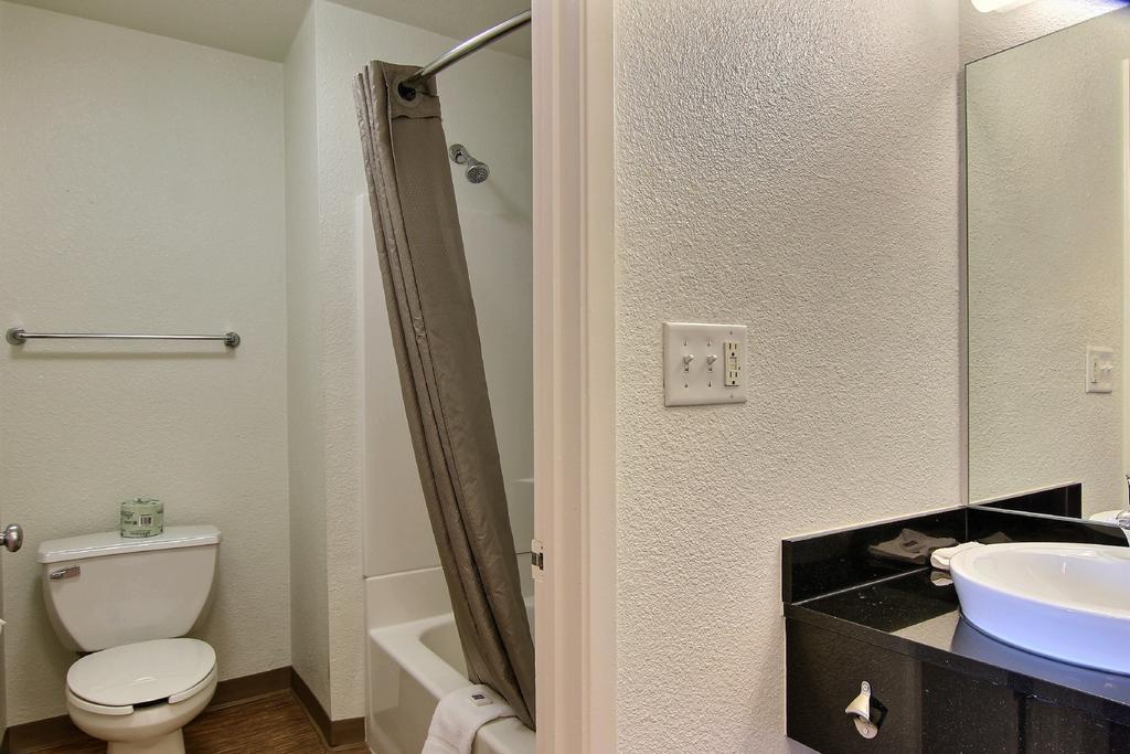 Motel 6-Bismarck, Nd Phòng bức ảnh